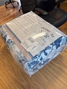 lot 9624 image: Home by SHR Printed Floral Reversible Coverlet Set - Queen Navy