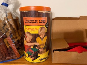 lot 506 image: Vintage Lincoln Logs