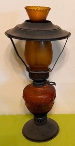 lot 509 image: Vintage Amber Glass Oil Lamp