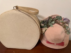 lot 515 image: Vintage Hat Case w a Bonus Pink Hat