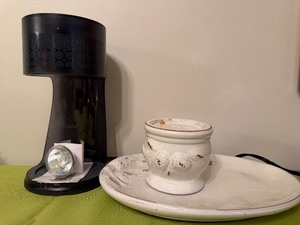 lot 513 image: Candle Warmer Lamp, Candle Warmer and Tray