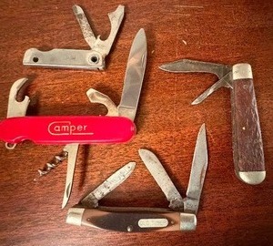 lot 520 image: Vintage Pocket Knives