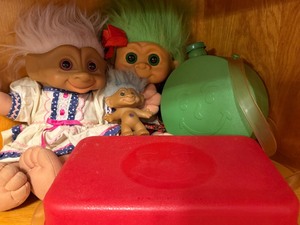 lot 530 image: Vintage Troll Dolls, Kool Aid Lunch Box and Canteen