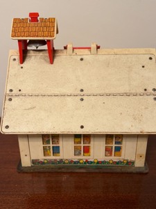 lot 531 image: Vintage Fisher Price School House - Has Been Loved, See Pictures