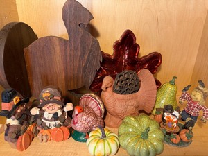 lot 10 image: Fall Decor, Turkeys and More