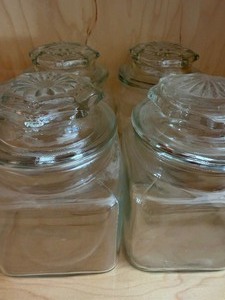 lot 72 image: Vintage Jars (4)
