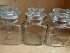 lot 75 image: Vintage Jars Misc Sizes (3)