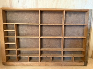 lot 77 image: Trinket - Miniature Shelf