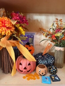 lot 14 image: Fall Decor, Pumpkins and More