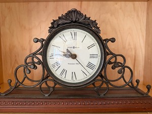 lot 87 image: Howard Miller Mantle Clock, Battery Operated