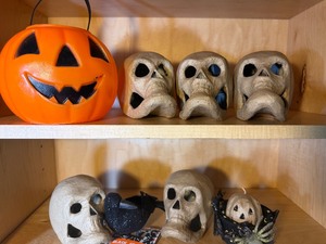 lot 101 image: Paper Mache Skulls  A Crow and Pumpkins