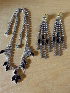 lot 128 image: Jewelry - Rhinestone Set