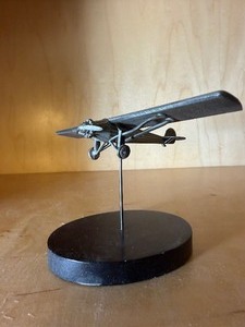 lot 132 image: Avon Spirit of St Louis Pewter Plane