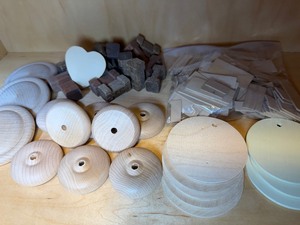 lot 136 image: Wood Crafting Pieces