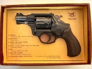 lot 1005 image: Gun - Type Revolver. Make - Hi-Standard Sentinel, Model R-103, Serial No. 157717, Cal 22