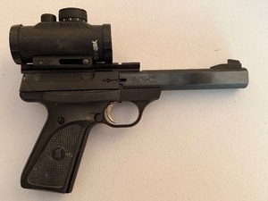 lot 1006 image: Gun - Type, Pistol (has scope), Make - Browning, Model Buckmark, SN No. 515NP7705, Cal 22LR