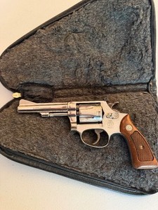 lot 1007 image: Gun - Type, Revolver, Make, Smitth & Wesson, Model CTG, SN No. M68962, Cal 22LR