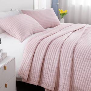 lot 1548 image: DAWNDIOR Oversized King Quilt Set 112 x 106 in, Lightweight, Pink