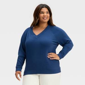 lot 2085 image: Womens Leisure Studio French Terry Pullover Sweatshirt - Universal Thread Navy Blue 4X