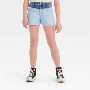 lot 8068 image: Girls High-Rise A-Line Colorblock Denim Shorts - art class Light Wash XL
