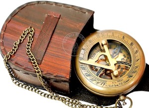 lot 2166 image: MiT Brass Sundial Compass with Chain and Leather Case X00ZB8DXN