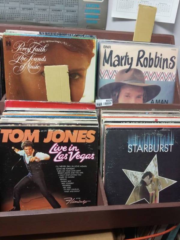 lot 4029 image: Large Lot of Vinyl Albums - Country, Quartets, Religious�