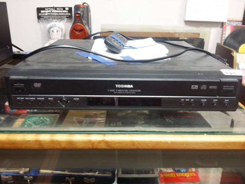 lot 4030 image: Toshiba 5-disc Carousel Changer with Remote #SD-2815