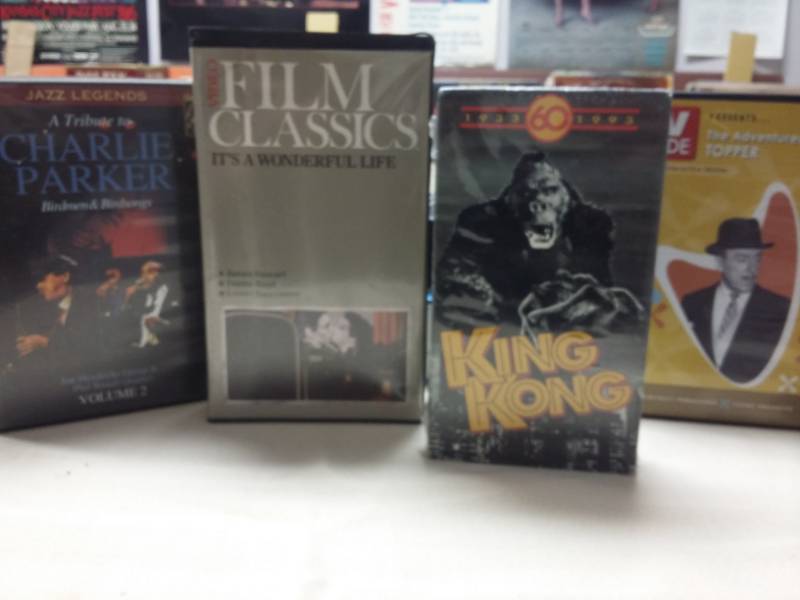 lot 4036 image: Lot of 4 Classic Movie Videos - it�s a Wonderful Life, King Kong�
