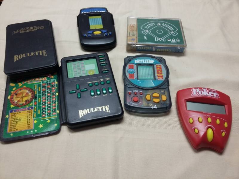 lot 4039 image: Lot of 7 Vintage Handheld Games - Connect Four, Poker, Battleship�