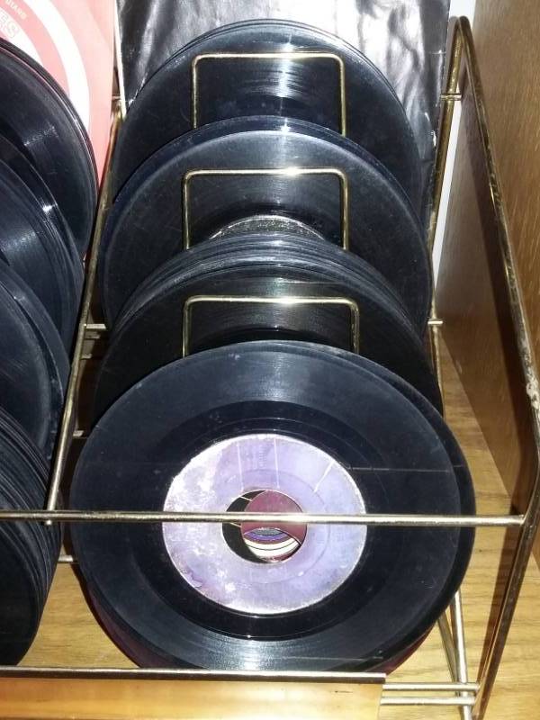 lot 4045 image: Collection of 45rpm Records
