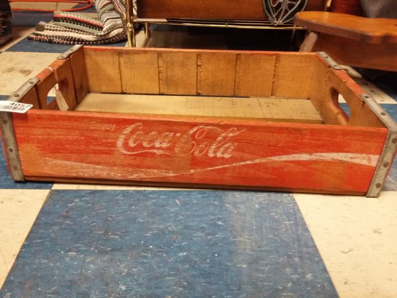 lot 4057 image: Wood Coca-Cola Tray