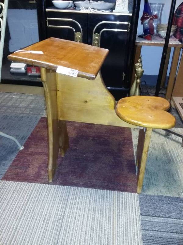 lot 4064 image: Vintage Childs School Desk