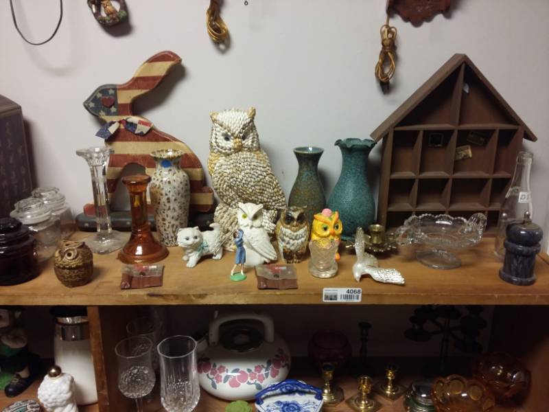 lot 4068 image: Contents of Shelf - Owls, Bunny etc.