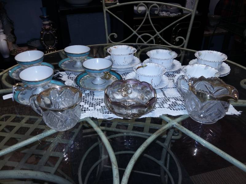 lot 4078 image: Collection of Tea Cups & Saucers
