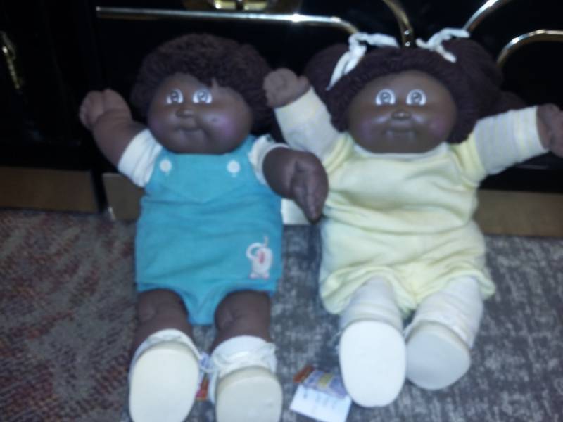 lot 4152 image: Boy & Girl Cabbage Patch Dolls