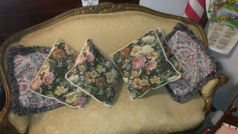 lot 4011 image: French Style Loveseat Circa 30s40s