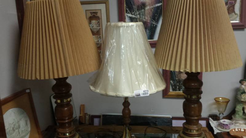 lot 4015 image: Three Lamps with Shades
