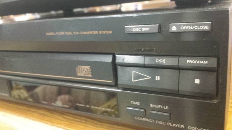 lot 4018 image: Sony CD Player Model CDP-C20