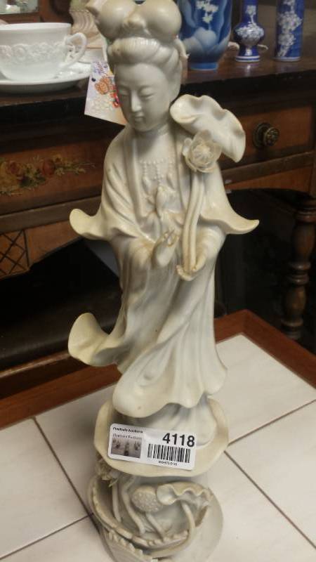 lot 4118 image: Chinese Lady Figurine