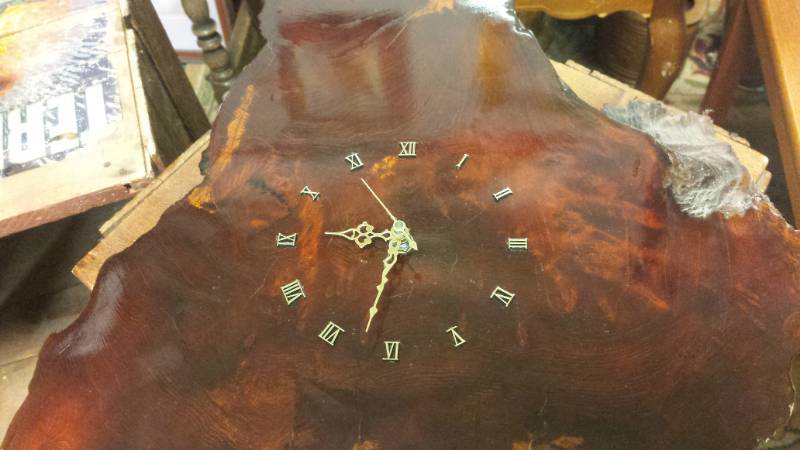 lot 4127 image: Large Wood Slice Made in to a Clock