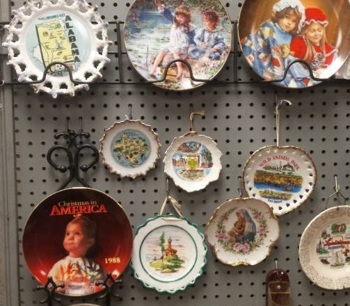 lot 4139 image: Collection of Misc Collectible Plates