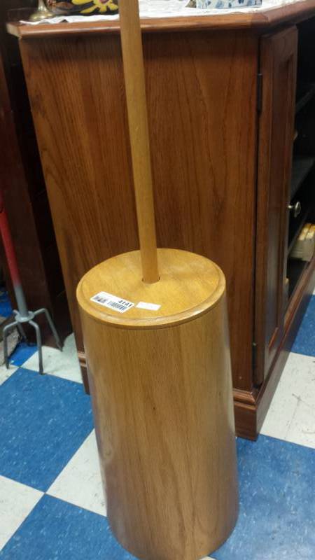lot 4141 image: Wood Butter Churn