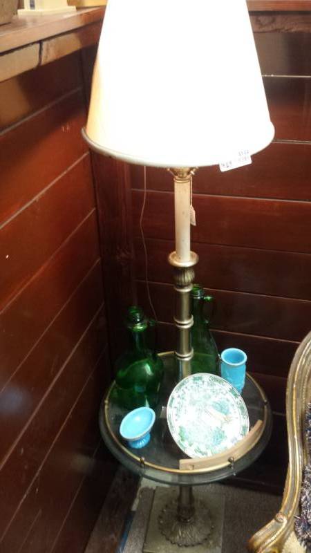 lot 4144 image: Vintage End  Side Table Lamp with Contents