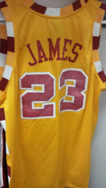 lot 4170 image: James #23 Cavaliers Sz 2XL Basketball Jersey by Reebok