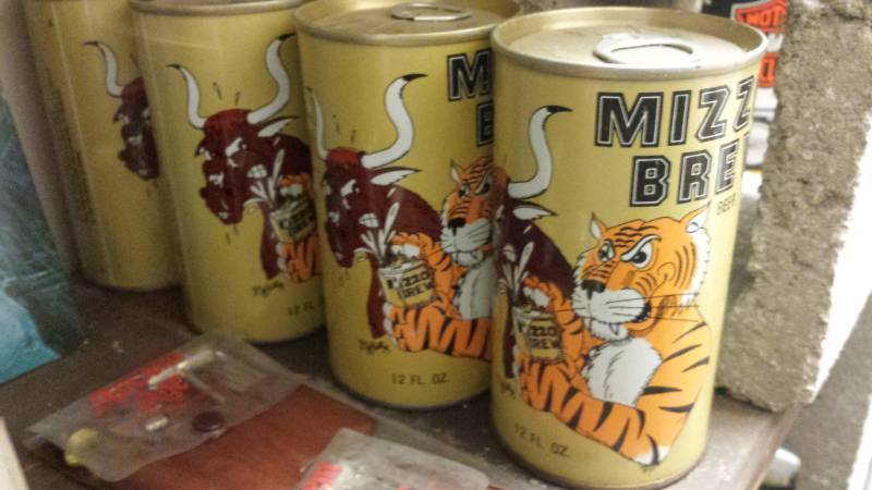 lot 4167 image: Collector Mizzou Brew Cans