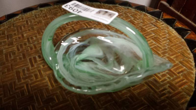 lot 4093 image: Art Glass Basket
