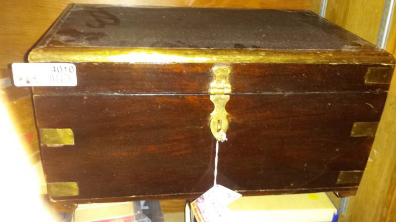 lot 4010 image: Lockable Wooden Box