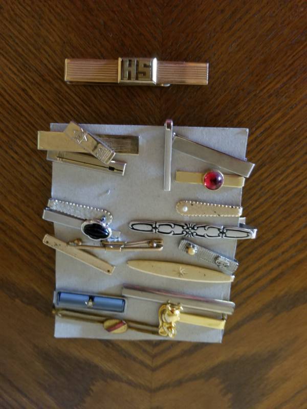 lot 3033 image: Vintage Lot of Tie Clips Tacks