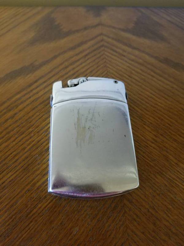 lot 3037 image: Silver Thin Lighter