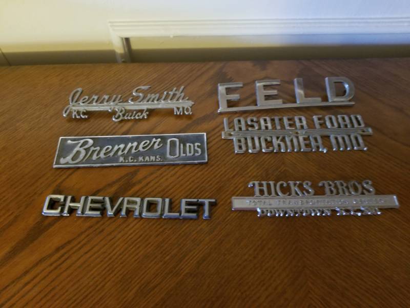 lot 3040 image: Vintage Metal Car Dealer Tags Lot